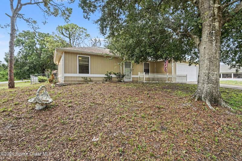 3 bedroom Single Family Residence at 828 Redrock Street, Port Malabar Unit 17, Palm Bay — photo 2