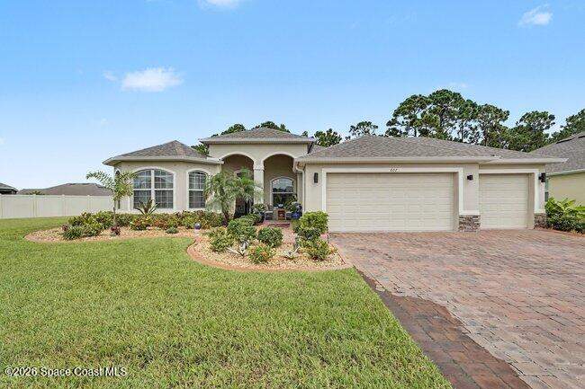 4 bedroom Single Family Residence at 607 SE Gleneagles Drive, Stonebriar at Bayside Lakes, Palm Bay — photo 3