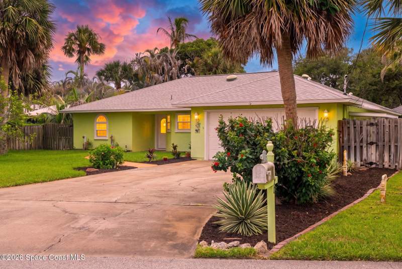 3 bedroom Single Family Residence at 6820 Angeles Road, Floridana Beach 5th Addn, Melbourne Beach — photo 3