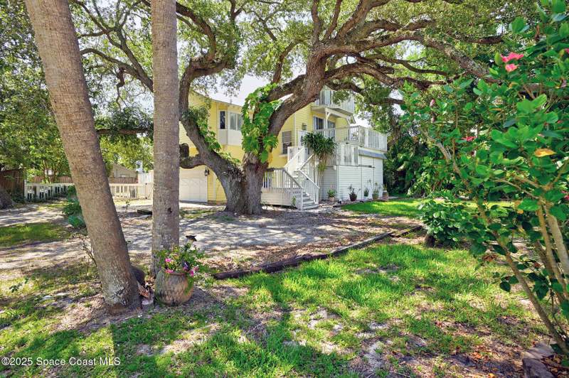 4 bedroom Single Family Residence at 5875 Riverside Drive, Melbourne Shores 2nd Addn, Melbourne Beach — photo 3