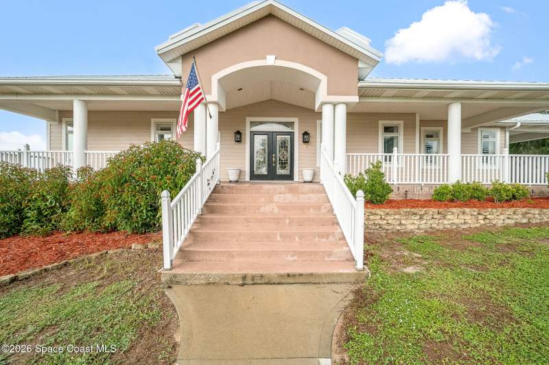 4 bedroom Single Family Residence at 2326 Holder Road, Mims, Mims — photo 4