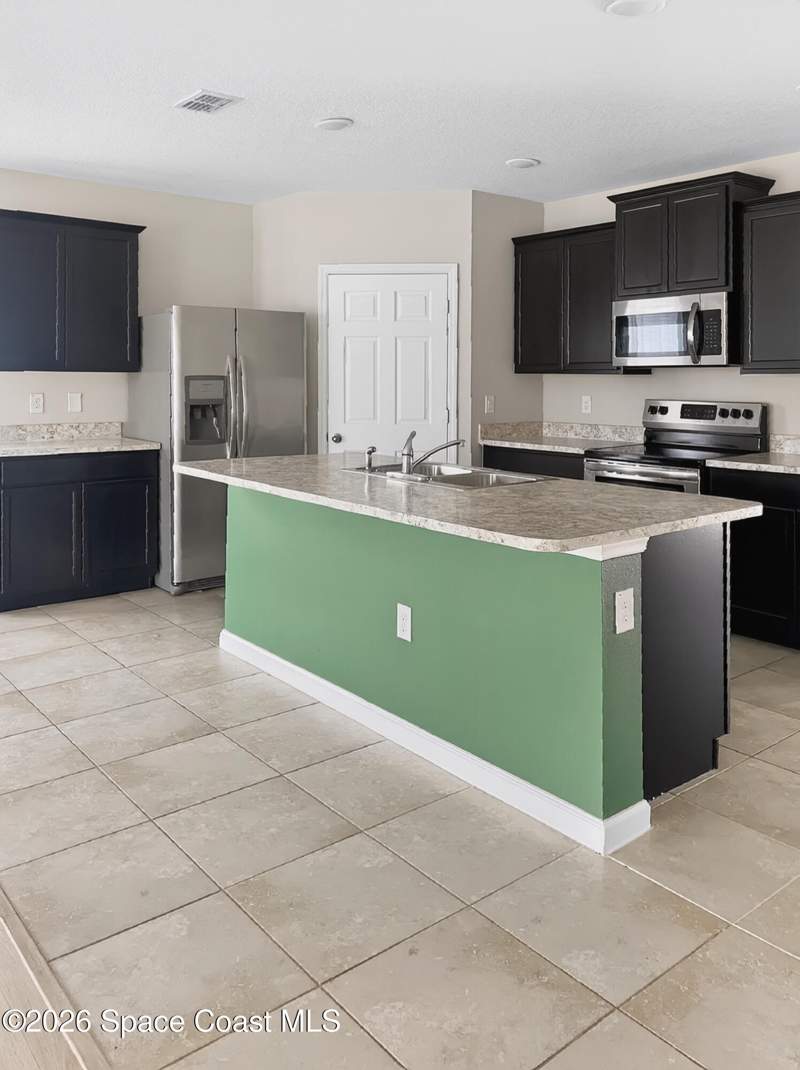 4 bedroom Single Family Residence at 347 Moray Drive, Brentwood Lakes Pud Phase IV, Palm Bay — photo 3