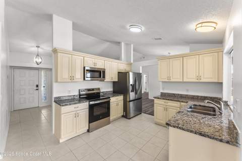 3657 Whisperwood Circle, Melbourne FL - photo 15 of 32
