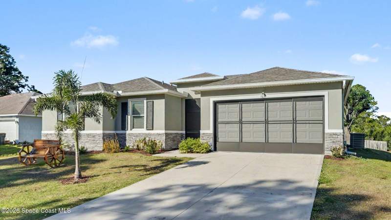 5 bedroom Single Family Residence at 1835 Eugenia Court, Port Malabar Unit 41, Palm Bay — photo 3