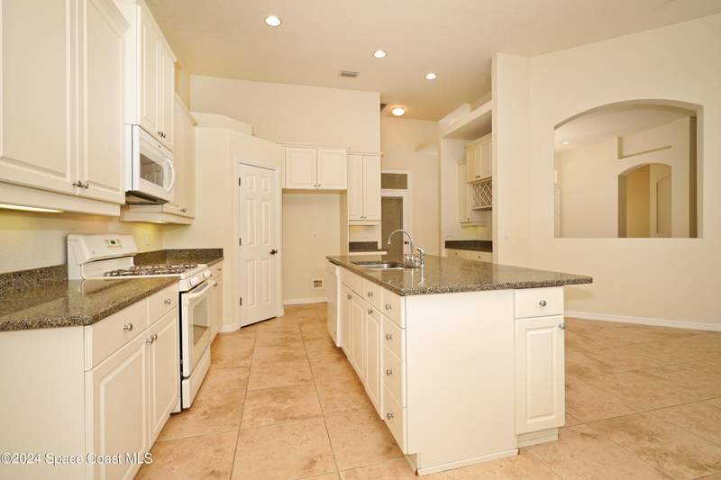 4 bedroom Single Family Residence at 4449 Chastain Drive, Grand Haven Phase 7 A Replat of A Portion of T, Melbourne — photo 4