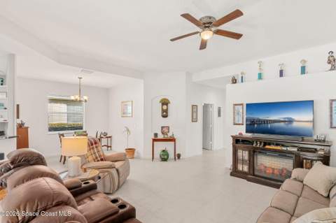 571 Gardendale Circle, Palm Bay FL - photo 11 of 31
