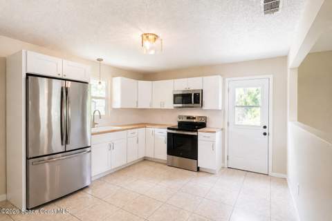 1076 Ivanhoe Street, Palm Bay FL - photo 10 of 21