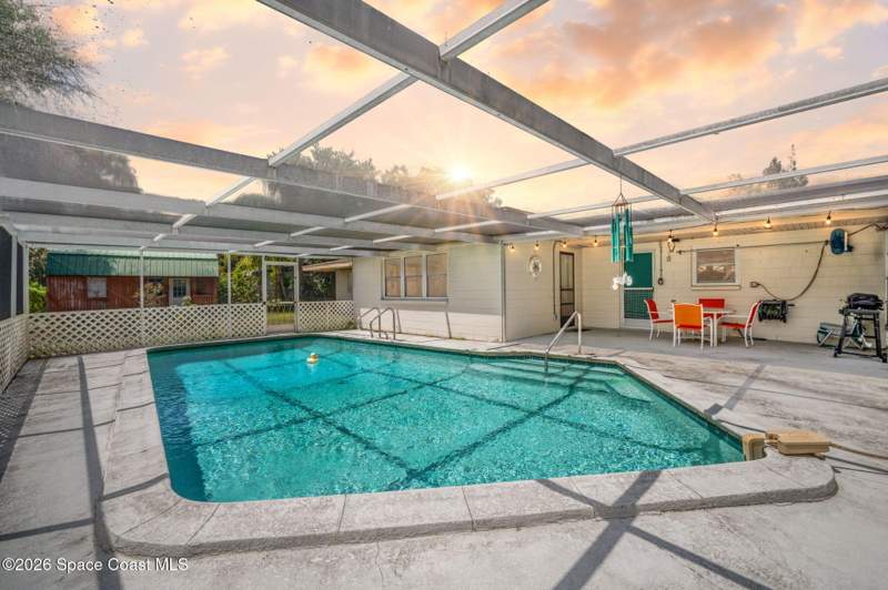 3 bedroom Single Family Residence at 2414 Greenway Drive, Country Club Colony, Melbourne — photo 3