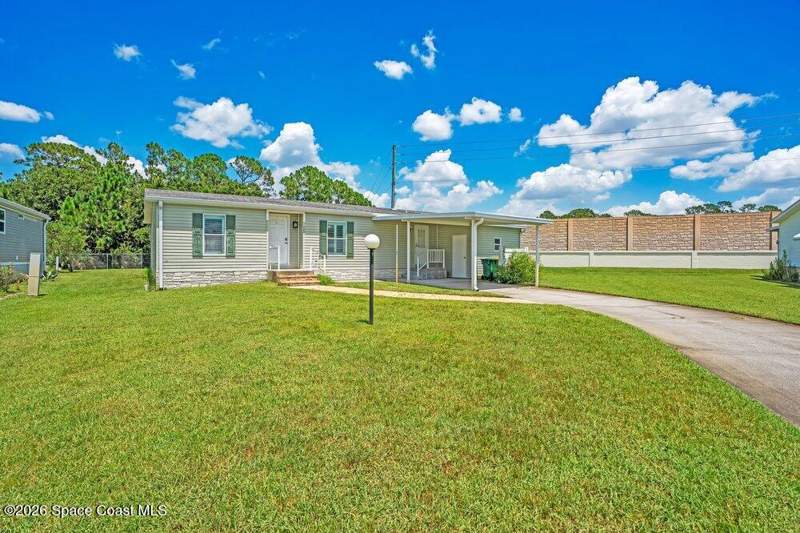 3 bedroom Manufactured Home at 585 Outer Drive, Northwest Lakes Condo Ph Vi, Cocoa — photo 3