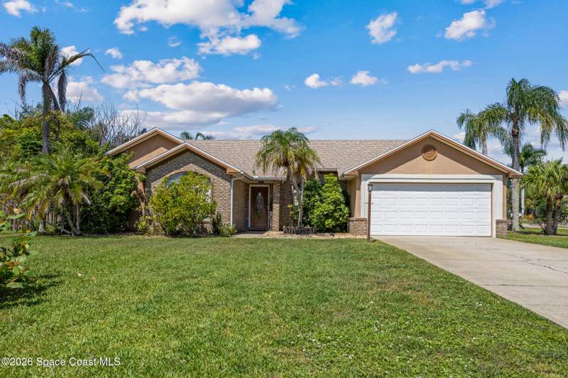 4 bedroom Single Family Residence at 1100 Baywood Court, Country Cove, Malabar — photo 3