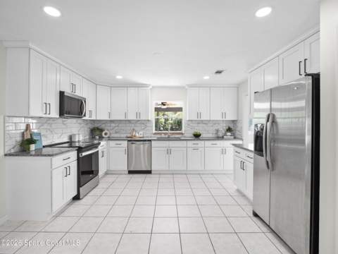 5215 Pina Vista Drive, Melbourne FL - photo 13 of 39