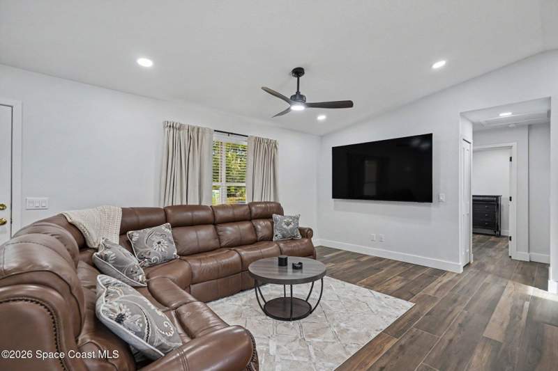 3 bedroom Single Family Residence at 271 Mardi Gras Avenue, Port Malabar Unit 13, Palm Bay — photo 5