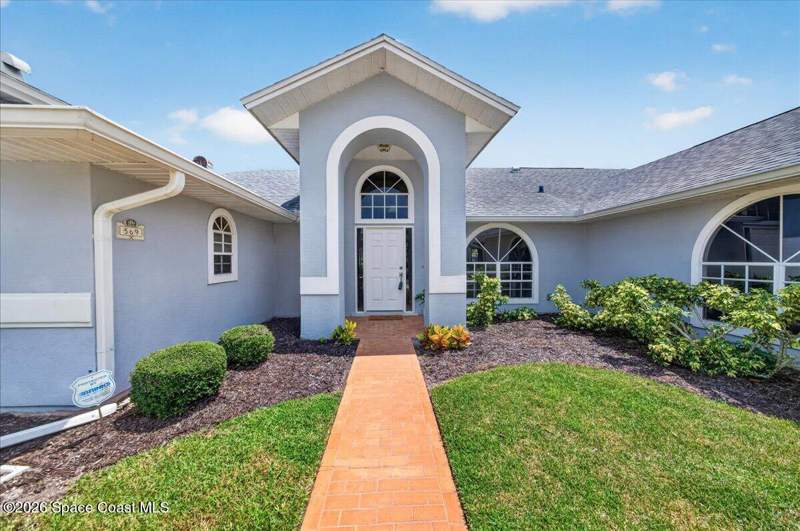 3 bedroom Single Family Residence at 569 Spring Lake Drive, Suntree Pud Stage 5 Tract 55, Melbourne — photo 3