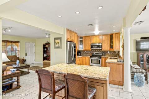 889 Vance Circle, Palm Bay FL - photo 10 of 30