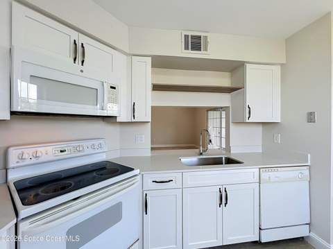 4680 Lake Waterford Way #4-108, Melbourne FL - photo 18 of 75