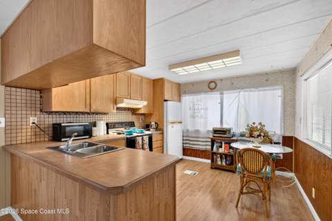 250 Liberty Lane, Melbourne Beach FL - photo 6 of 27