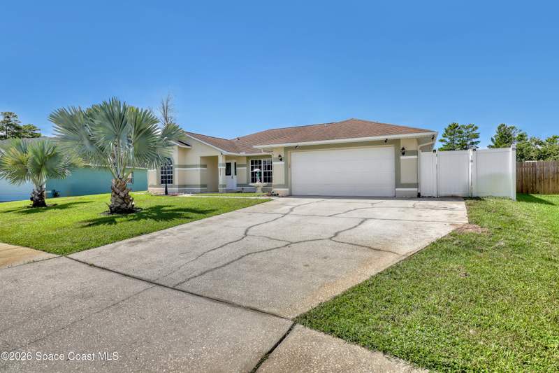 3 bedroom Single Family Residence at 3975 Tangle Drive, Tanglewood Unit 4, Titusville — photo 2
