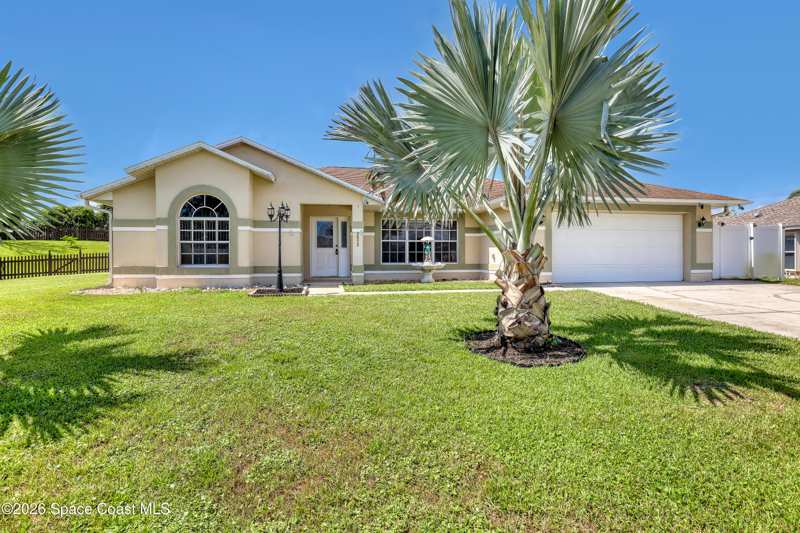 3 bedroom Single Family Residence at 3975 Tangle Drive, Tanglewood Unit 4, Titusville — photo 1
