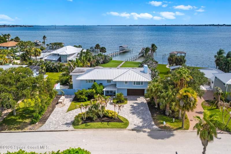 4 bedroom Single Family Residence at 417 Riverview Lane, Harbor East Sec 3 Amended, Melbourne Beach — photo 2