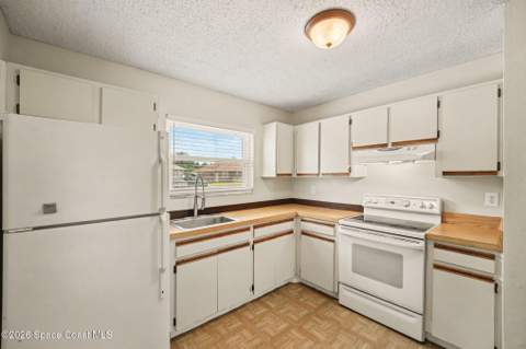 1391 Towton Street, Palm Bay FL - photo 10 of 33