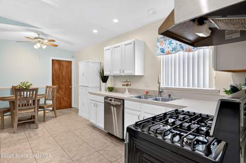 1405 Dolphin Avenue, Merritt Island FL - photo 13 of 57