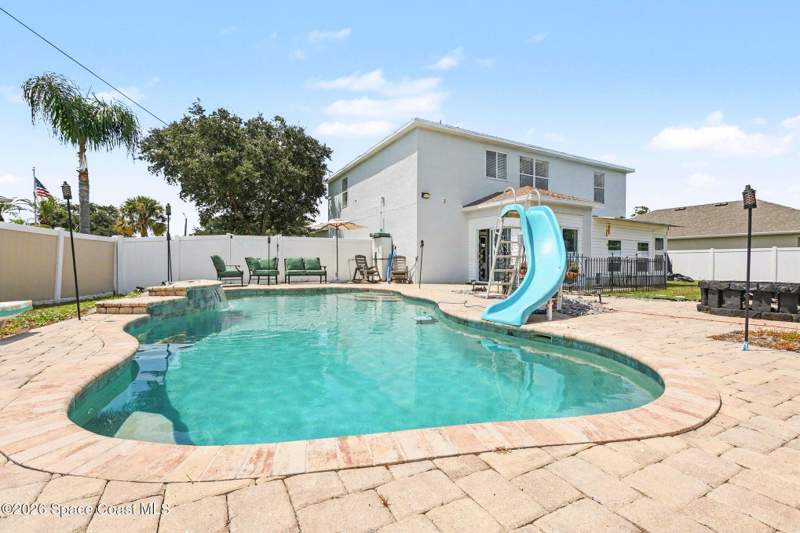 4 bedroom Single Family Residence at 385 Cownie Avenue, Port Malabar Unit 9, Palm Bay — photo 3