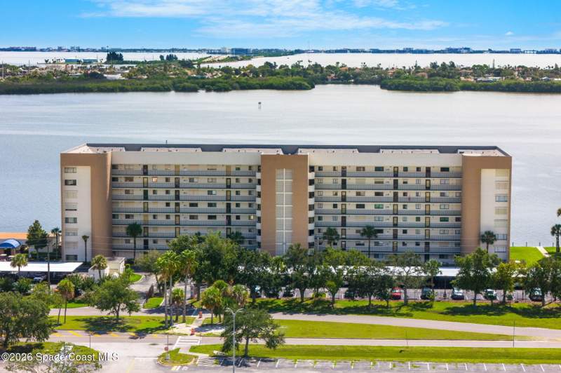 2 bedroom Condominium at 250 S Sykes Creek Parkway #B609, Merritt Towers Condo Ph II, Merritt Island — photo 3