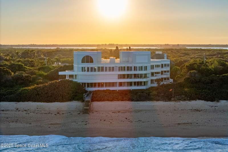 2 bedroom Condominium at 6355 S Highway A1a #5, Gullhouse III Condo, Melbourne Beach — photo 2