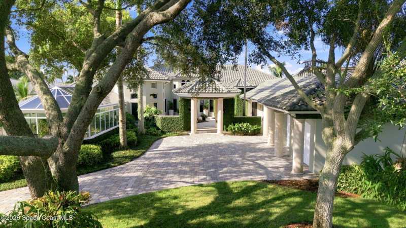 3 bedroom Single Family Residence at 200 Riverside Drive, Sunset Shores Subd, Melbourne Beach — photo 1