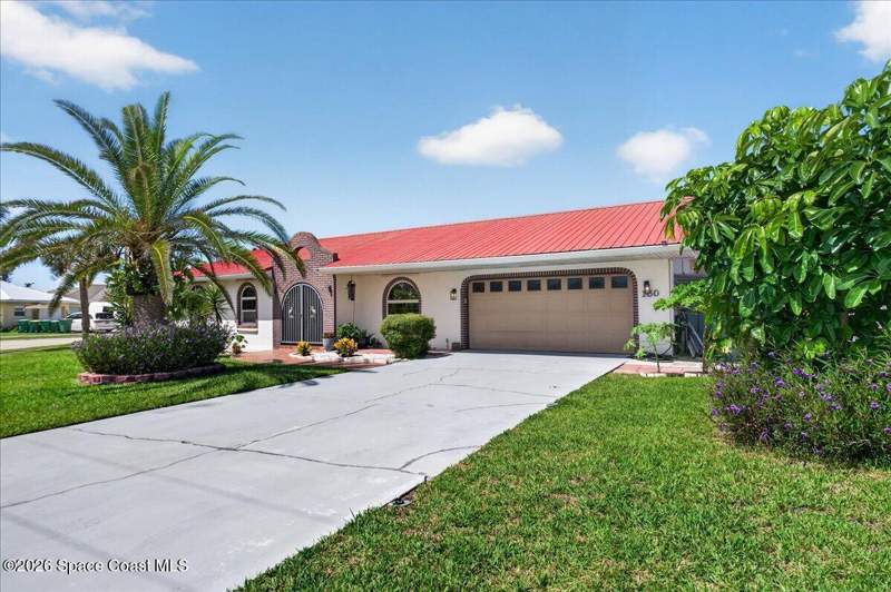 5 bedroom Single Family Residence at 150 Magnolia Street, Eau Gallie Shores, Satellite Beach — photo 2