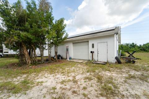 6715 Whispering Pines Lane, Grant FL - photo 11 of 41