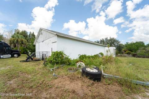 6715 Whispering Pines Lane, Grant FL - photo 12 of 41