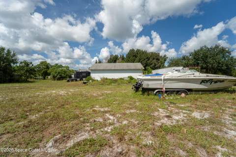 6715 Whispering Pines Lane, Grant FL - photo 15 of 41