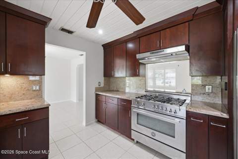 207 S Palm Avenue, Indialantic FL - photo 9 of 34