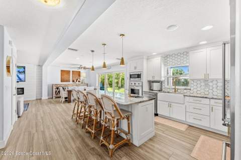 417 Riverview Lane, Melbourne Beach FL - photo 14 of 90