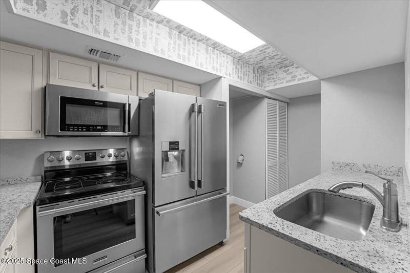2 bedroom Condominium at 3132 Finsterwald Drive, Royal Oak Golf and Country Club Sec 9, Titusville — photo 2