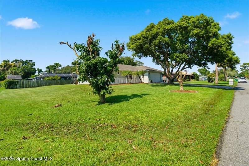 3 bedroom Single Family Residence at 485 Hibiscus Boulevard, Island Beach Sheet 1 Resubd of, Merritt Island — photo 4
