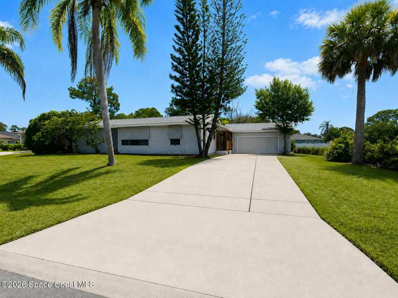 3 bedroom Single Family Residence at 581 Borraclough Avenue, Port Malabar Unit 13, Palm Bay — photo 1