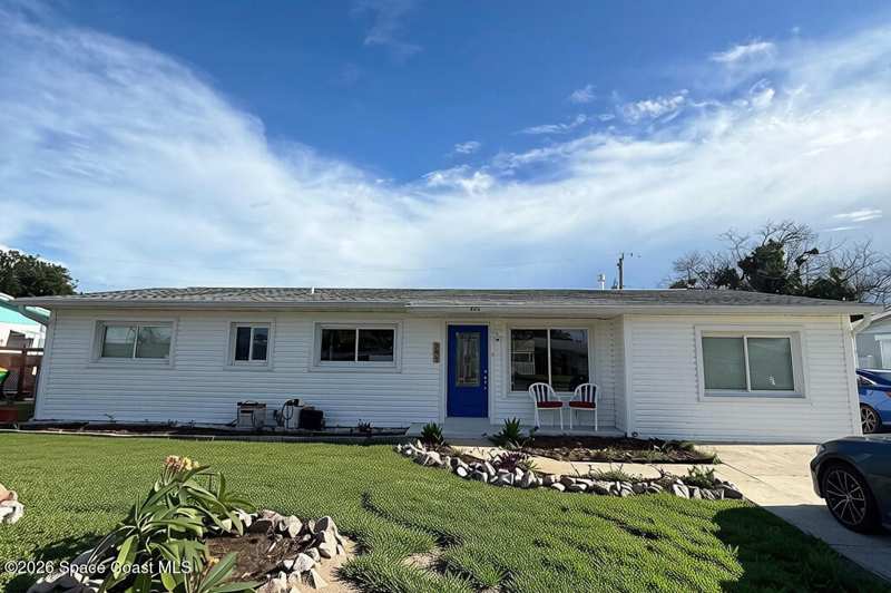 4 bedroom Single Family Residence at 202 SE 1st Street, South Patrick Shores 5th Sec, Satellite Beach — photo 1