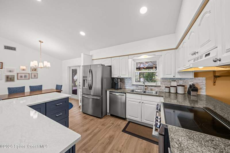 3 bedroom Single Family Residence at 2410 Raintree Lake Circle, Raintree-By-The-Lake, Merritt Island — photo 3