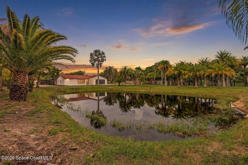 4 bedroom Single Family Residence at 305 W Crisafulli Road, Merritt Island, Merritt Island — photo 2
