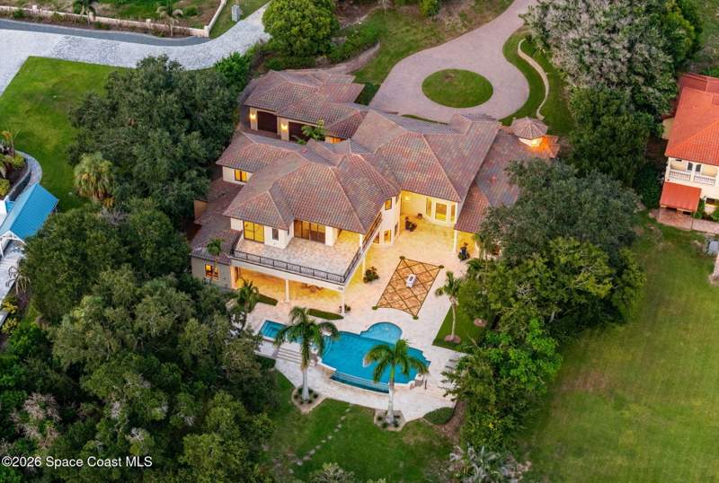 6 bedroom Single Family Residence at 4747 S Tropical Trail, Merritt Island, Merritt Island — photo 5