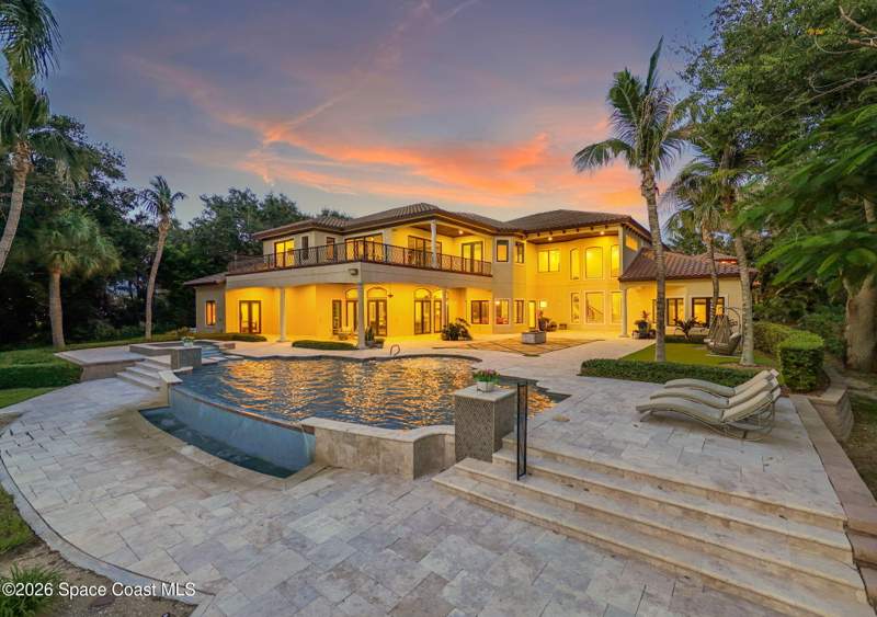 6 bedroom Single Family Residence at 4747 S Tropical Trail, Merritt Island, Merritt Island — photo 2