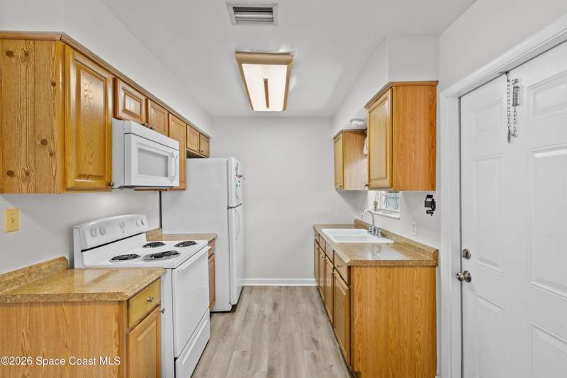 4 bedroom Single Family Residence at 930 Alford Street, Southern Comfort Ests Sec 1, Titusville — photo 5