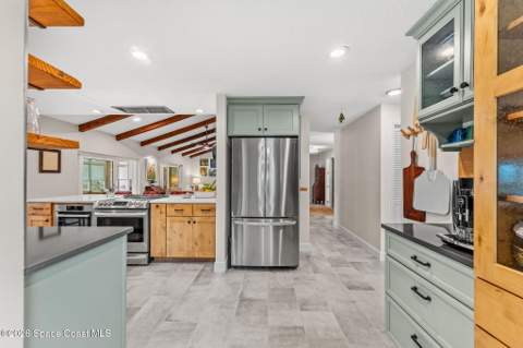 530 Hidden Creek Drive, Merritt Island FL - photo 13 of 109