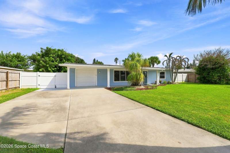 3 bedroom Single Family Residence at 110 W Pasco Lane, Cocoa Ocean Beach Subd, Cocoa Beach — photo 3