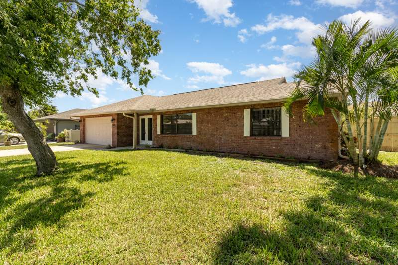 4 bedroom Single Family Residence at 841 Raintree Avenue, Buckingham at Levitt Park Sec 7 Phase 1, Rockledge — photo 2