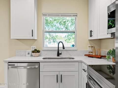 2526 Stanford Drive, Cocoa FL - photo 8 of 51