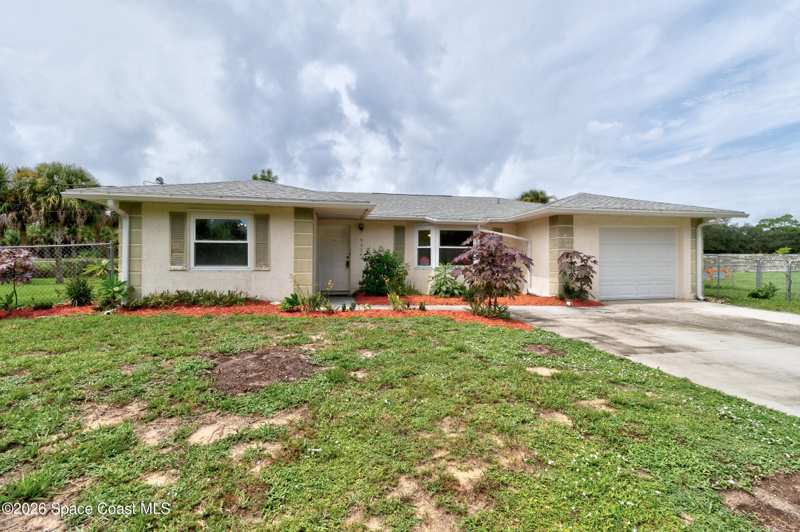 2 bedroom Single Family Residence at 9884 Pine Street, Little Hollywood 1st Addn, Micco — photo 1
