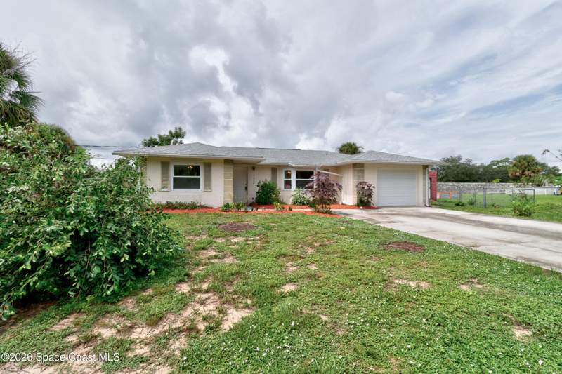 2 bedroom Single Family Residence at 9884 Pine Street, Little Hollywood 1st Addn, Micco — photo 4